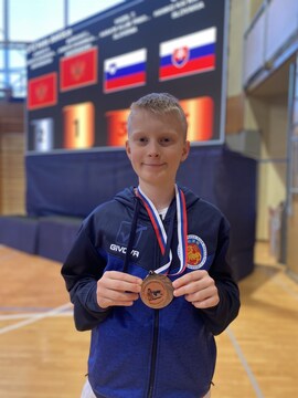 Bronasti Tian Šakanović